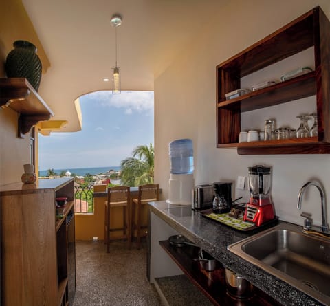 Honeymoon Studio Suite | Private kitchen