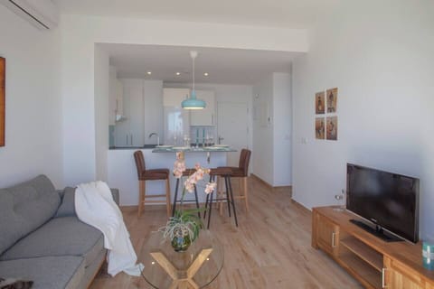 Salón y cocina abierta