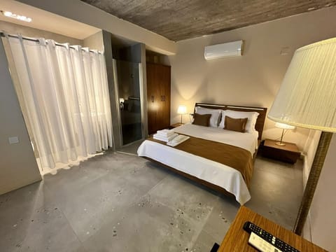 Deluxe Room | Premium bedding, iron/ironing board, free WiFi, bed sheets