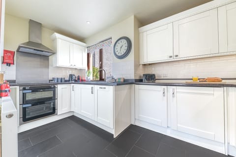 Clemmies cottage kitchen