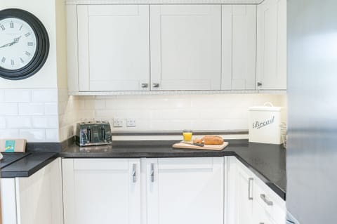 clemmies cottage kitchen