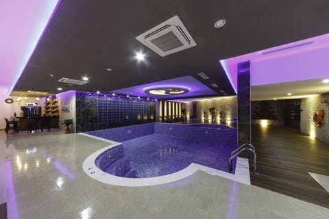 Couples treatment rooms, sauna, spa tub, steam room, Turkish bath