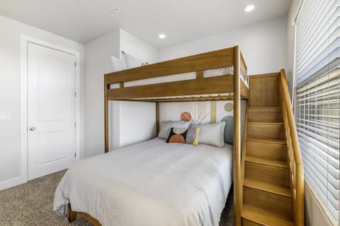 Bedroom 4 Full Bunk Room