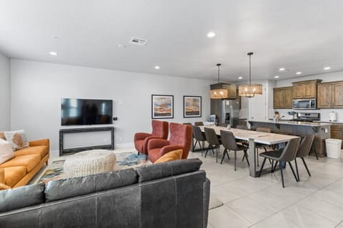 Living room/open floor plan