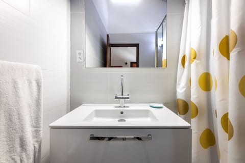 Room, 1 Bedroom, Smoking, Balcony | Bathroom