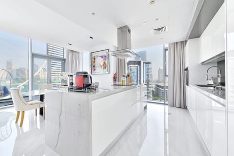 Panoramic Apartment, 3 Bedrooms, Balcony, Sea View | Private kitchen | Full-size fridge, microwave, oven, stovetop