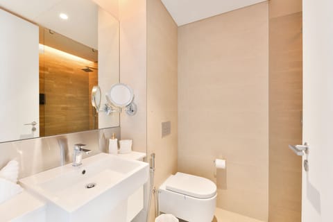 Luxury Apartment, 3 Bedrooms, Balcony, Sea View | Bathroom | Rainfall showerhead, designer toiletries, hair dryer, bathrobes