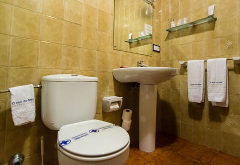 Double Room (Ground Floor) | Bathroom | Free toiletries, hair dryer, bidet, towels