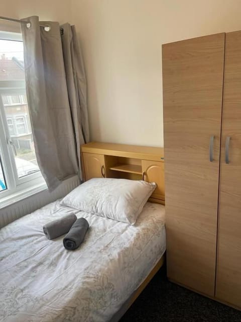 Single Room | Individually furnished, free WiFi