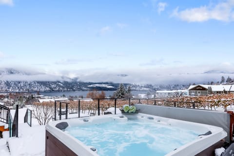 Please review listing description and Chelan County vacation rental rules - Winter vibes - hot tub and outdoor patio with dining table, BBQ and lounge seating