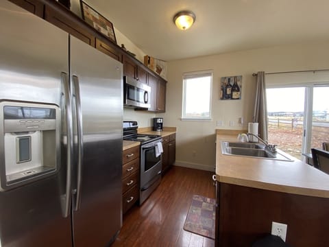 The well appointed kitchen offers modern appliances