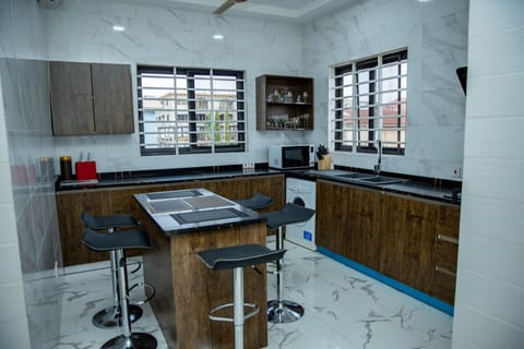 Deluxe Apartment, 1 Bedroom, Kitchen | Private kitchen | Fridge, blender, cookware/dishes/utensils