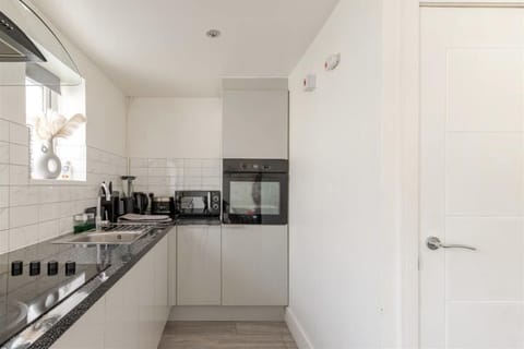 Studio | Private kitchen | Fridge, microwave, oven, stovetop