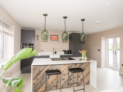 Fridge, dishwasher, electric kettle, toaster