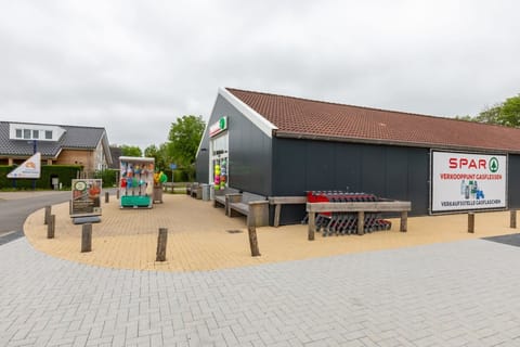 Immediate Surroundings [summer] (&lt;1 km)