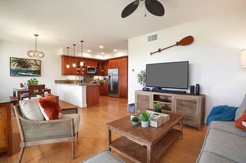 The condo is situated just a short walk from the community pool and fitness facilities, and a few minute drive from world-class beaches, golf, restaurants, shops, spas, and other attractions