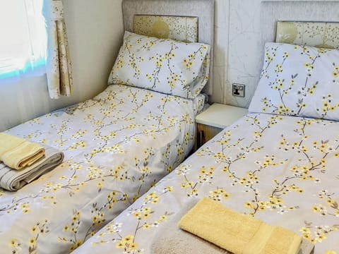 Twin bedroom | Ballagan Lodge, Culloden Moor, near Inverness