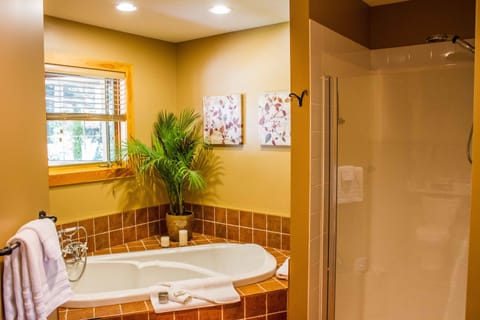 Ocean View Luxury Suite | Deep soaking bathtub