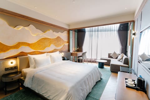 Grand Double Room | Premium bedding, in-room safe, desk, laptop workspace