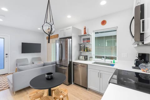 City Apartment | Private kitchen | Full-size fridge, microwave, oven, stovetop