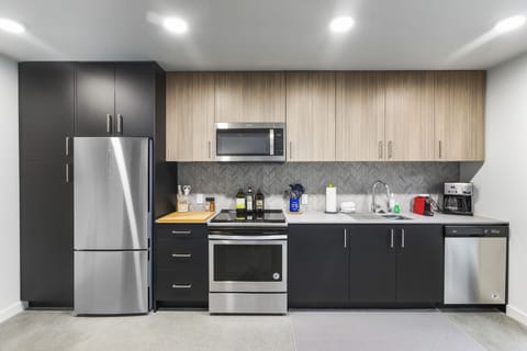 Classic Apartment | Private kitchen | Fridge, microwave, dishwasher, espresso maker
