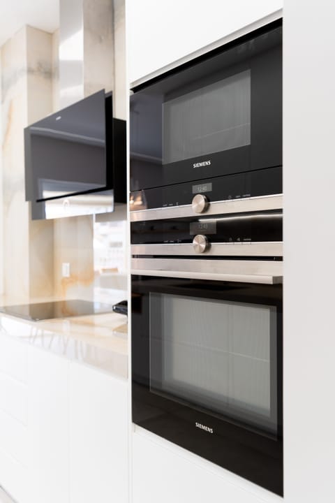 Luxury Apartment | Private kitchen | Full-size fridge, microwave, oven, dishwasher