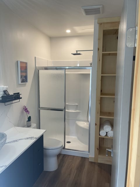 Standard Suite | Bathroom | Shower, rainfall showerhead, free toiletries, hair dryer
