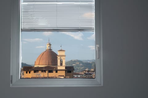 Views on to San Lorenzo church (window in the living room)