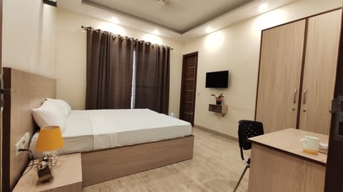 Standard Shared Dormitory | Individually furnished, desk, free WiFi