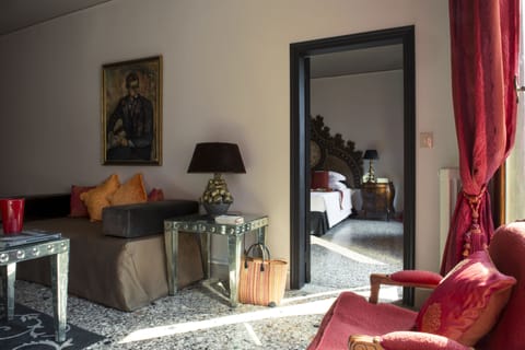 Suite, Garden View | Living area | Flat-screen TV