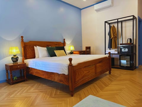 Deluxe Double Room, Balcony, Lake View | Premium bedding, down comforters, pillowtop beds, minibar