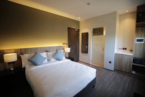 Superior Room, 1 Queen Bed | Desk, laptop workspace, soundproofing, free WiFi