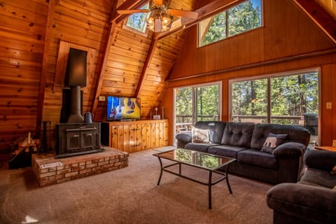 A-Frame Cabin with cozy woodstove and floor furnace for comfort! - A-Frame Cabin with cozy woodstove and floor furnace for comfort!