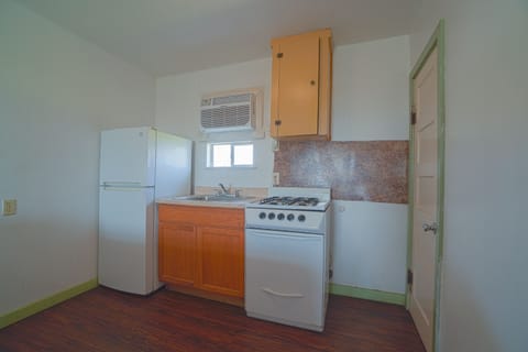 Room, 2 Double Beds, Smoking, Kitchenette | Private kitchenette | Mini-fridge, microwave, dining tables