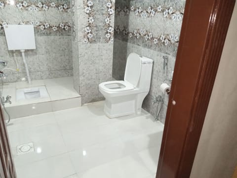 Basic Double Room, City View | Bathroom