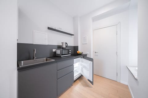 Deluxe Studio | Private kitchen | Full-size fridge, microwave, stovetop, cookware/dishes/utensils