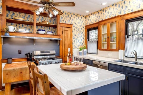 Cook together with smart appliances and everything you need for family meals.