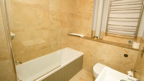 Suite | Bathroom | Free toiletries, hair dryer, heated floors, towels