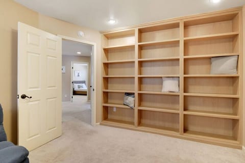 Another view off office/bedroom 4