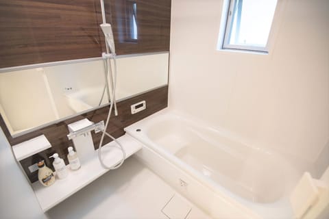 Superior Apartment | Bathroom | Free toiletries, hair dryer, bidet, towels