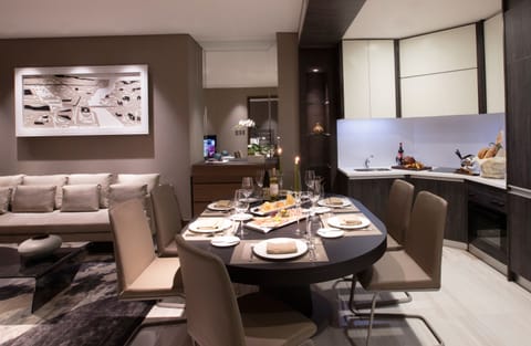 Suite, 1 Bedroom (72 SQM) | In-room dining