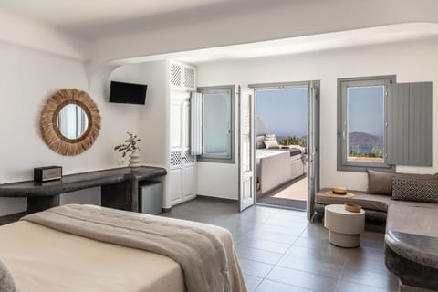 Deluxe Suite, Jetted Tub, Sea View | Living area | TV