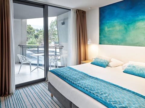 Suite, Balcony, Sea View | Minibar, in-room safe, desk, soundproofing