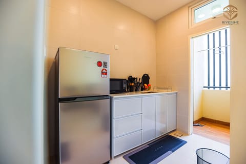 Business Studio | Private kitchen | Fridge, microwave, dishwasher, electric kettle