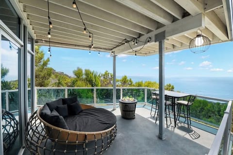 Unwind in comfort with a round wicker chair and bar table set, perfectly positioned to enjoy panoramic ocean views from the wraparound balcony. Whether it’s morning coffee or evening drinks, this space offers the ultimate retreat.