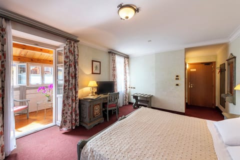 Deluxe Double Room | In-room safe, desk, soundproofing, free WiFi