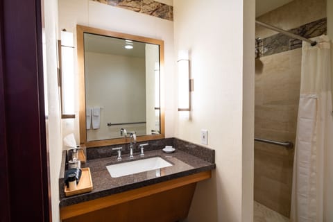 Premier Room, 1 Queen Bed, Ocean View (ADA) | Bathroom | Shower, hair dryer, bathrobes, towels