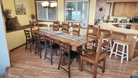 Expandable table that can seat up to 10 people