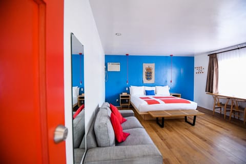 Deluxe Room, 1 King Bed | Desk, iron/ironing board, free WiFi, bed sheets