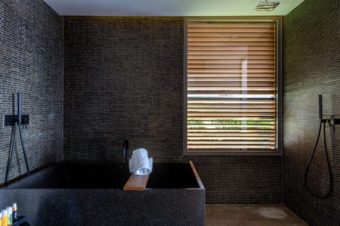 Panoramic Suite (Ocean) | Deep soaking bathtub